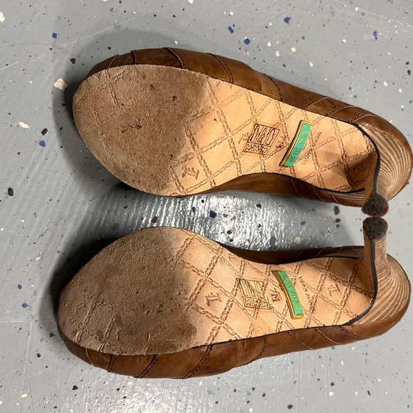 Leather brown L.A.M.B. Heels - Picture 4 of 4